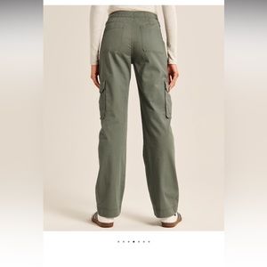 Relaxed cargo pants size 28